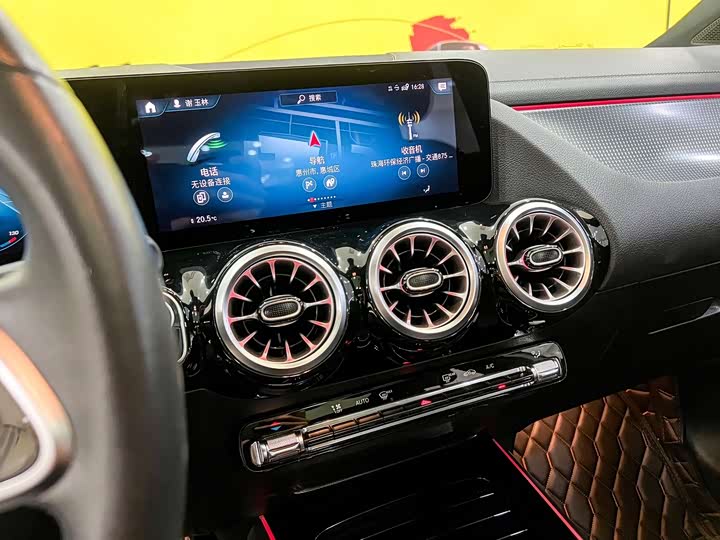 Фото 15 - Mercedes-Benz GLA-Class