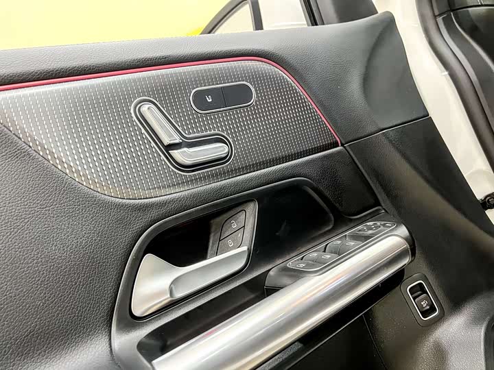 Фото 16 - Mercedes-Benz GLA-Class