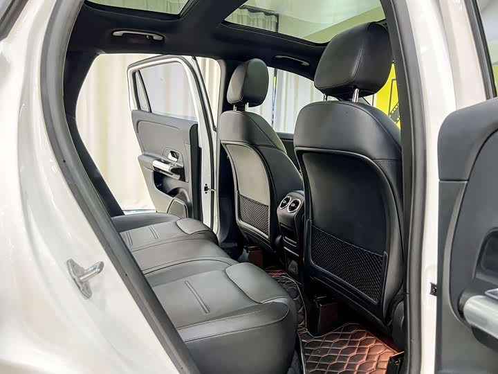 Фото 22 - Mercedes-Benz GLA-Class