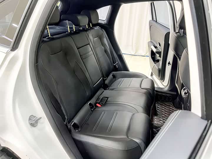 Фото 23 - Mercedes-Benz GLA-Class