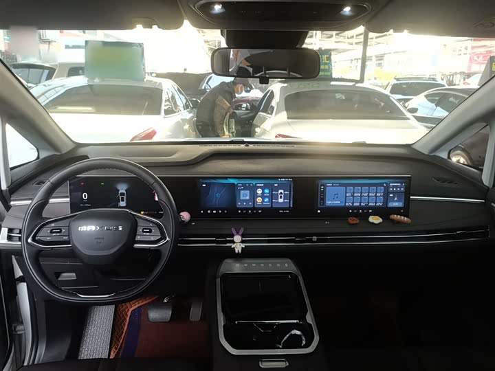 Фото 10 - Maxus G70