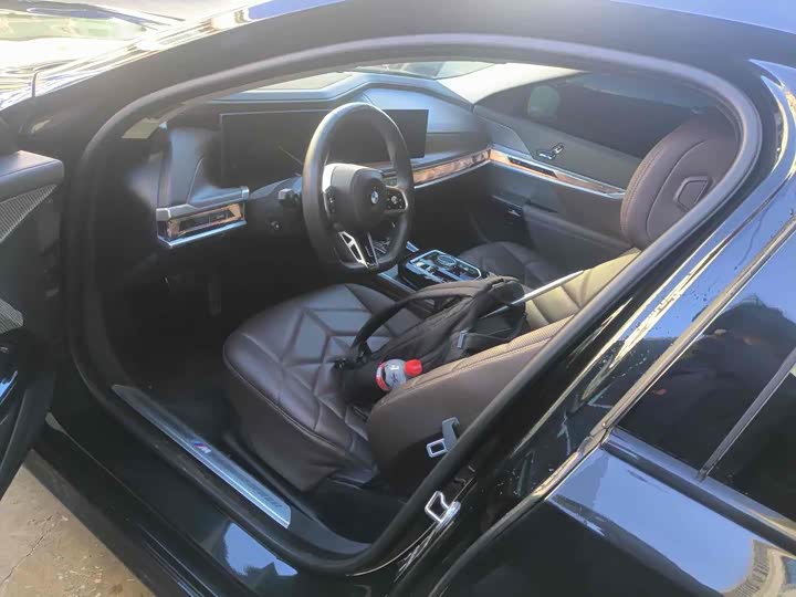 Фото 9 - BMW 7 Series