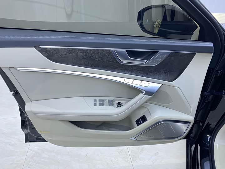 Фото 4 - Audi A6L