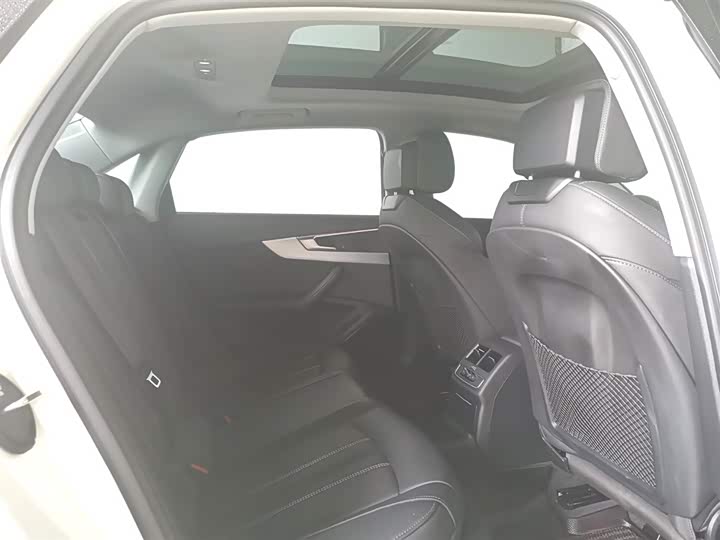 Фото 6 - Audi A4L