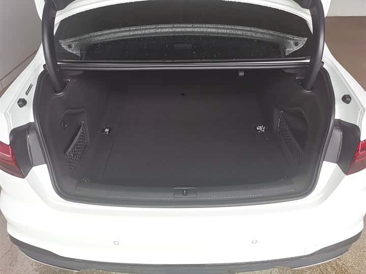 Фото 8 - Audi A4L