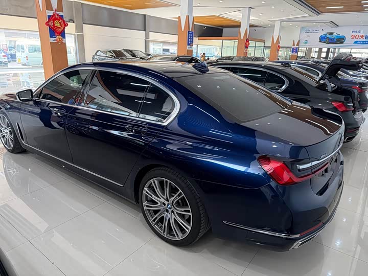 Фото 8 - BMW 7 Series