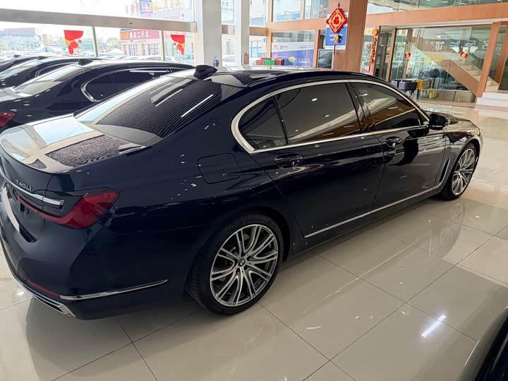 Фото 9 - BMW 7 Series