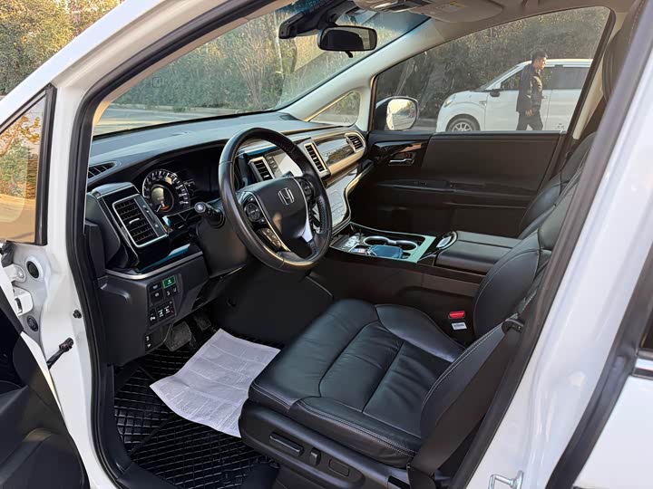 Фото 4 - Honda Elysion