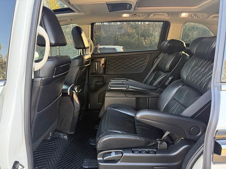 Фото 5 - Honda Elysion