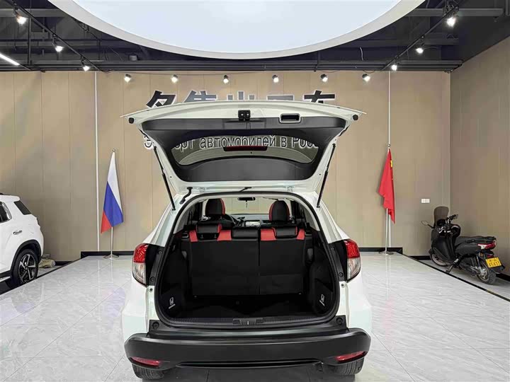 Фото 8 - Honda Vezel