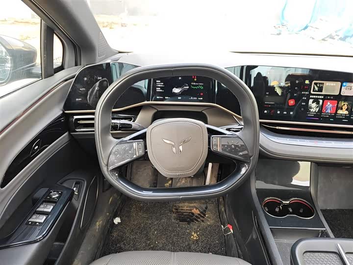 Фото 11 - Hongqi EH7