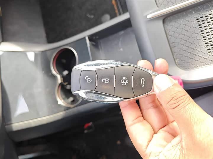 Фото 9 - Hongqi EH7