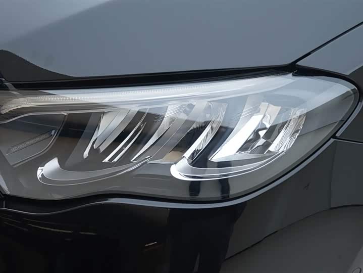 Фото 13 - Mercedes-Benz E-Class