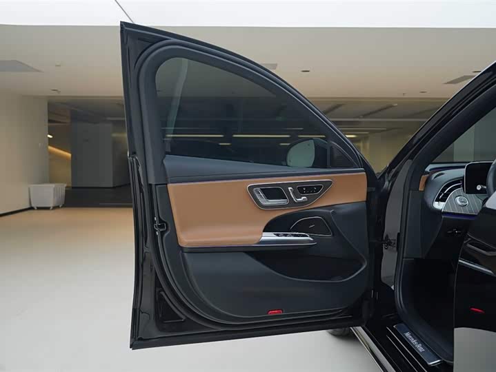 Фото 16 - Mercedes-Benz E-Class