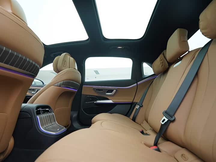 Фото 20 - Mercedes-Benz E-Class