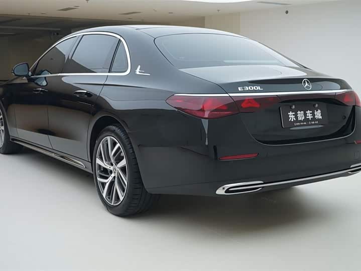 Фото 4 - Mercedes-Benz E-Class