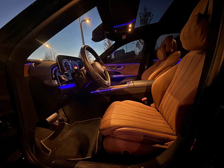 Фото 4 - Mercedes-Benz E-Class