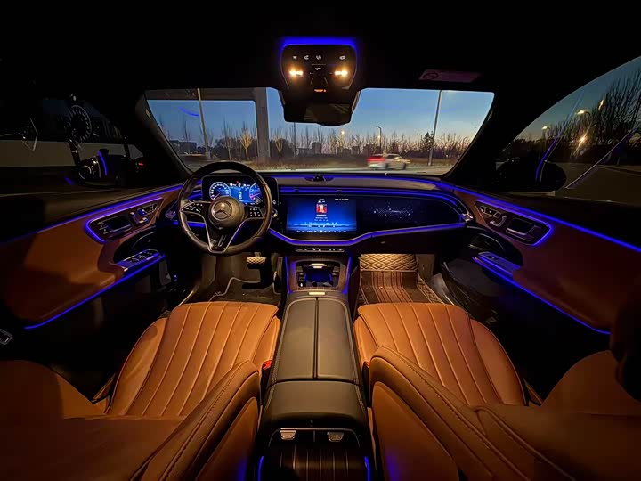 Фото 5 - Mercedes-Benz E-Class