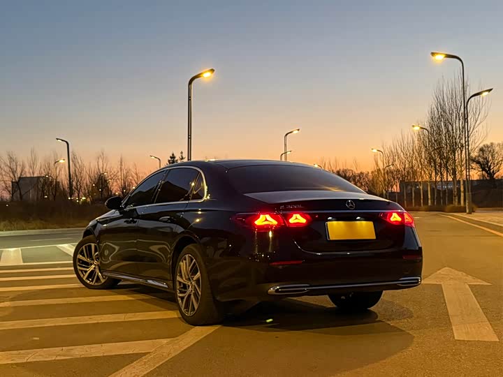 Фото 7 - Mercedes-Benz E-Class