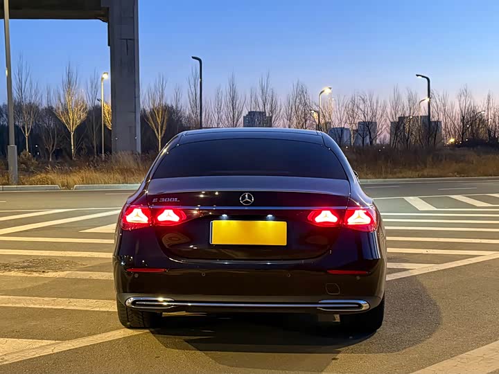 Фото 8 - Mercedes-Benz E-Class