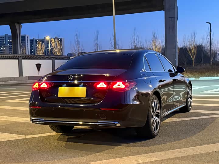 Фото 9 - Mercedes-Benz E-Class