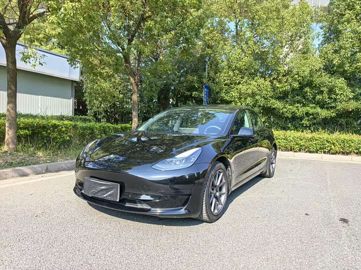 Фото 1 - Tesla Model 3