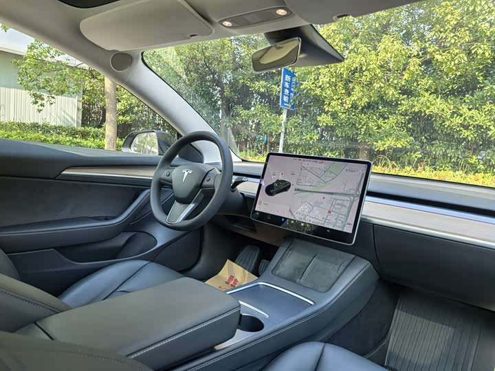 Фото 12 - Tesla Model 3