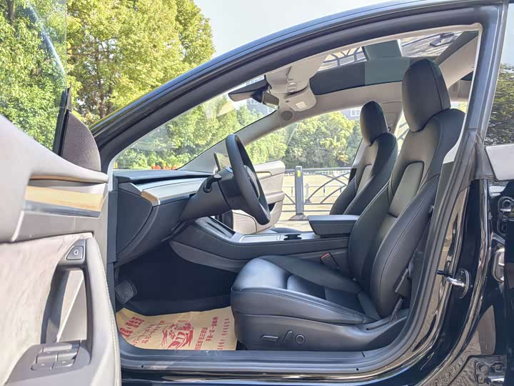 Фото 13 - Tesla Model 3