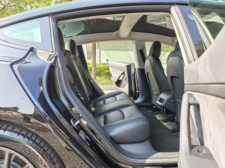 Фото 15 - Tesla Model 3