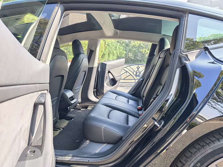 Фото 16 - Tesla Model 3