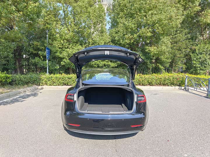 Фото 17 - Tesla Model 3
