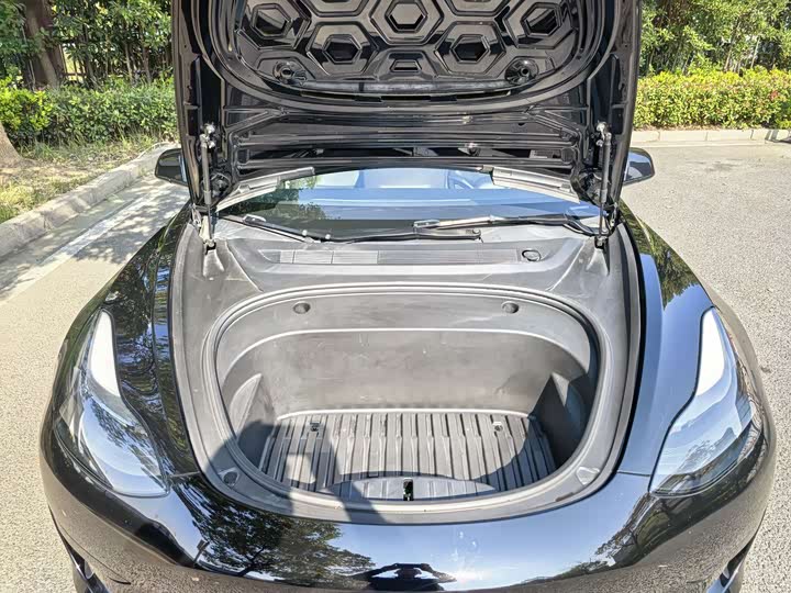 Фото 18 - Tesla Model 3