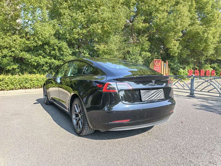 Фото 5 - Tesla Model 3