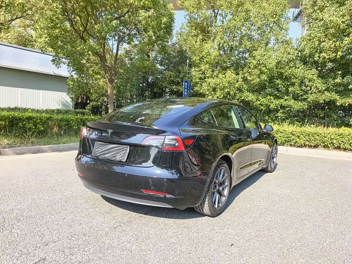 Фото 7 - Tesla Model 3