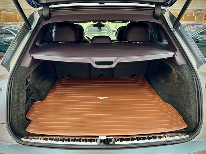 Фото 10 - Bentley Bentayga