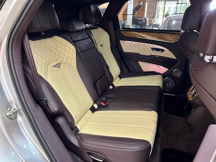 Фото 15 - Bentley Bentayga