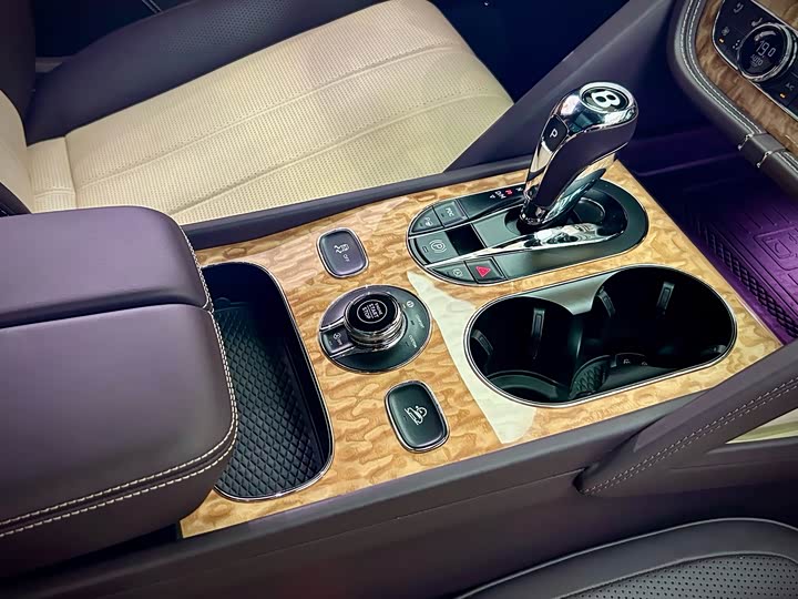 Фото 18 - Bentley Bentayga