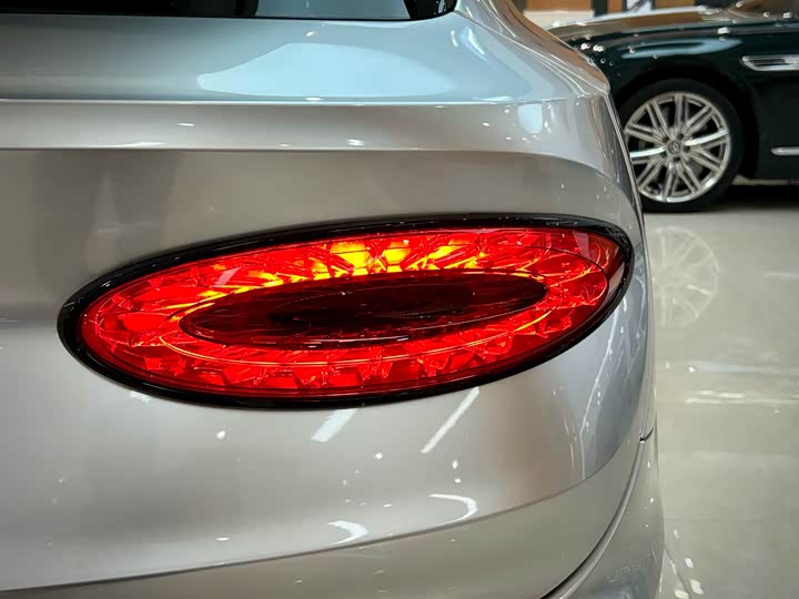 Фото 21 - Bentley Bentayga