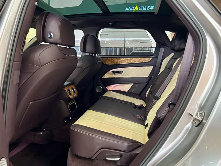 Фото 9 - Bentley Bentayga