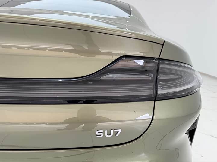 Фото 10 - Xiaomi SU7