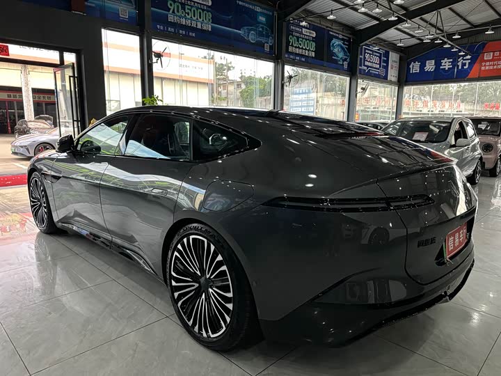 Фото 7 - Avatr 12