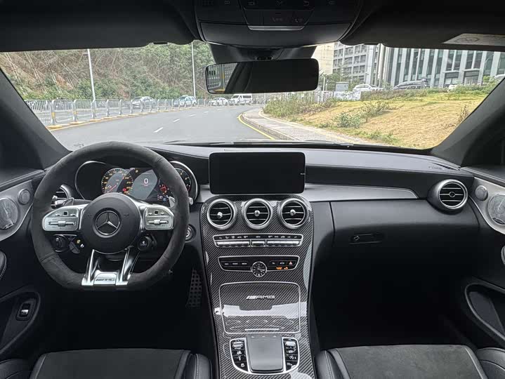 Фото 16 - Mercedes-Benz C-Class AMG