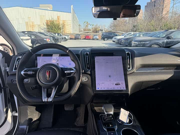 Фото 12 - Hongqi HS3 Hybrid