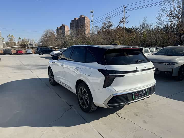 Фото 6 - Hongqi HS3 Hybrid