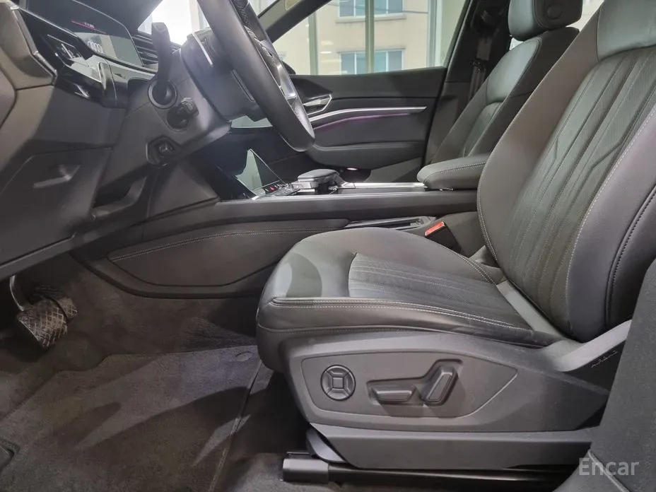 Фото 10 - Audi Q8 e-tron