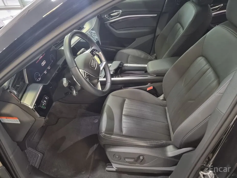 Фото 12 - Audi Q8 e-tron