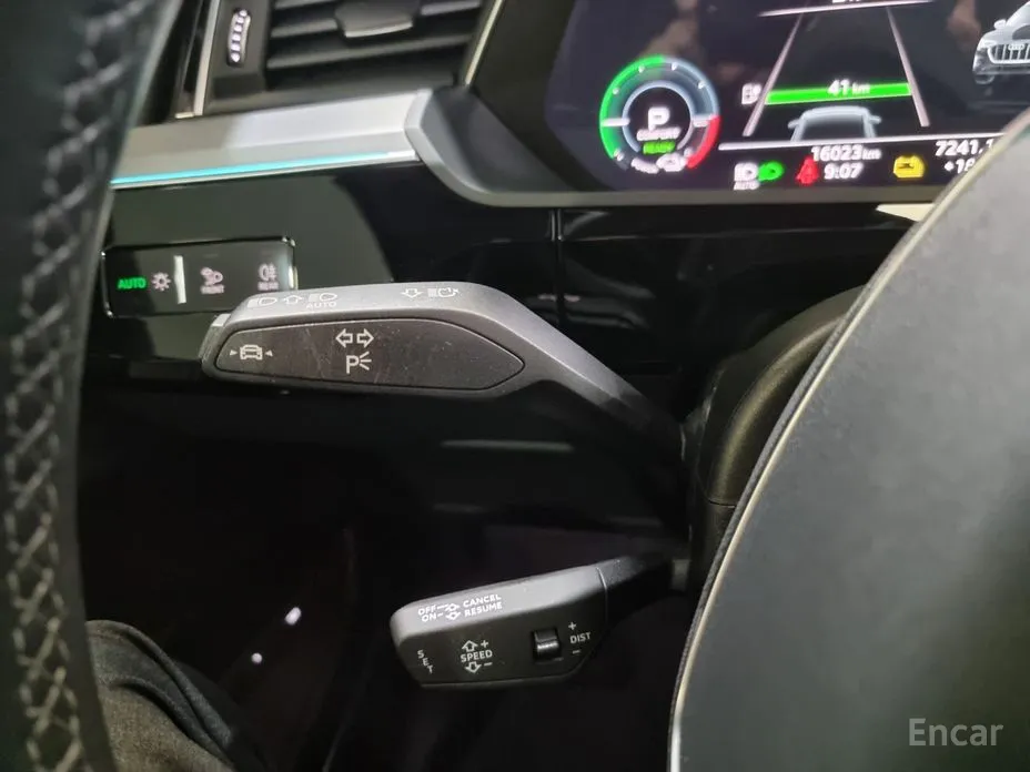 Фото 14 - Audi Q8 e-tron