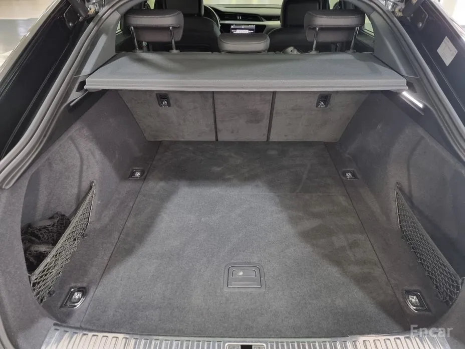 Фото 18 - Audi Q8 e-tron