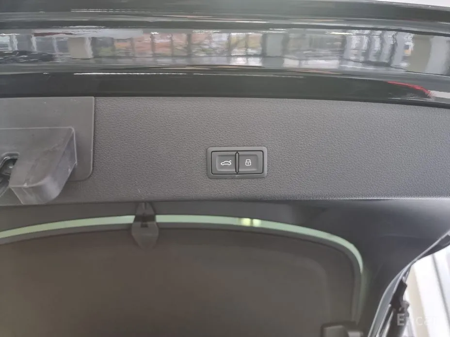 Фото 19 - Audi Q8 e-tron