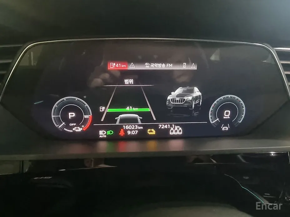 Фото 8 - Audi Q8 e-tron